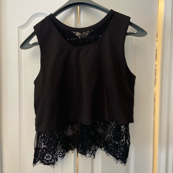 Elegant black lace top - Picture 5 of 9